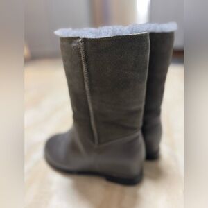 AUABP Women's Gray Leather Shearling Wedge Boots (US 7)